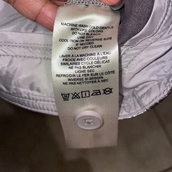 NWT! ANTHROPOLOGIE Silver Metallic Faux Leather Shorts Size 6 - Picture 4 of 13